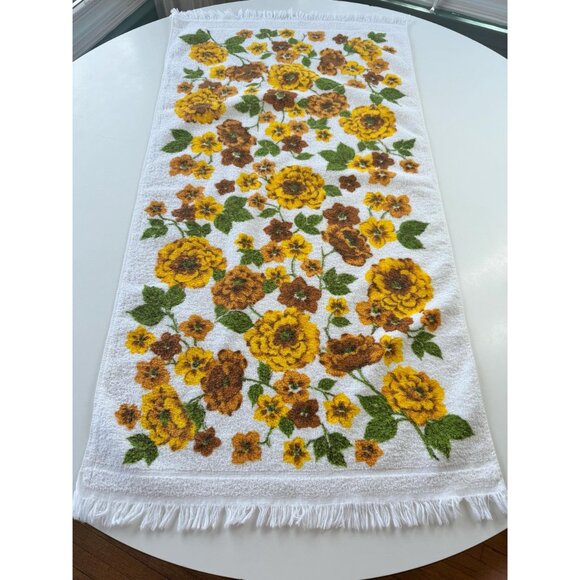 Vintage 70s bath towel, orange, yellow roses with greenery, white, price for one - Picture 1 of 8
